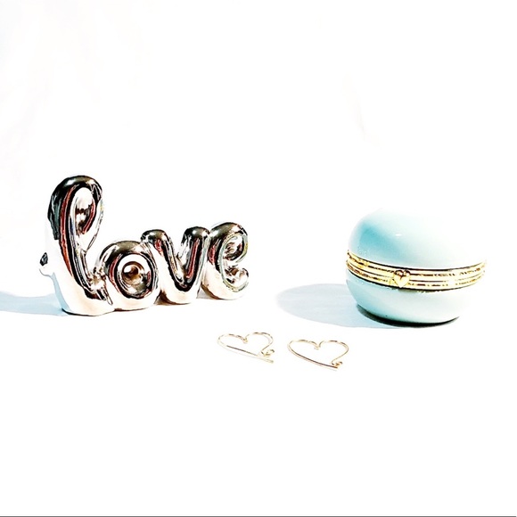 **French Macaron Jewel Box & Gold Earrings - Picture 1 of 4